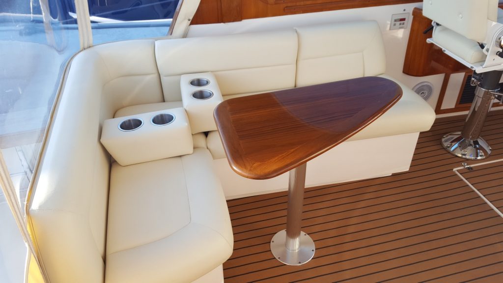 Fitted dinette and table