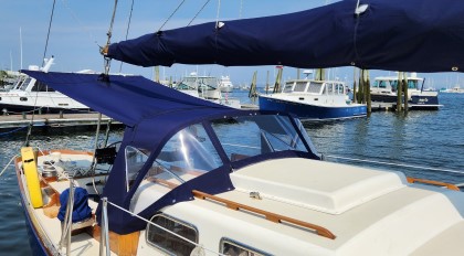 Blue fly awning under boom